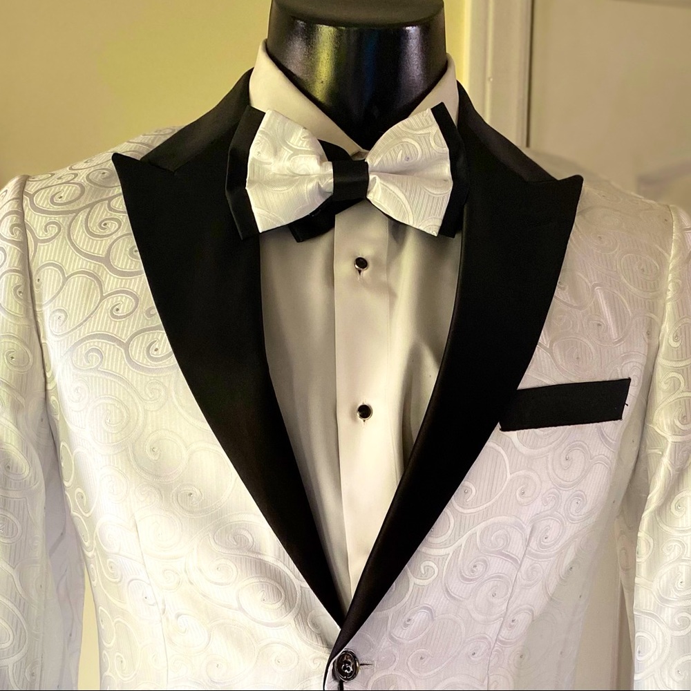 BRAND NEW without tags White Alberto Nardoni Fancy Jacket with matching bow …